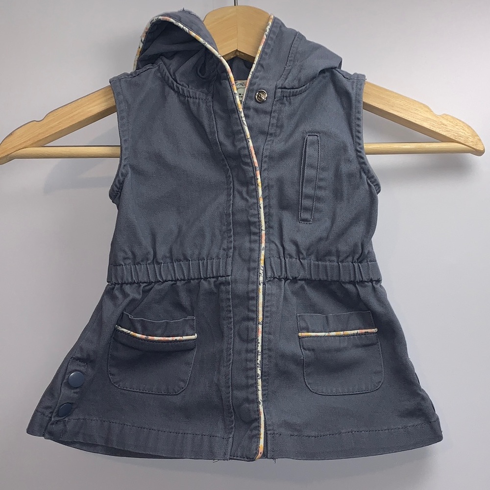 Max Studio Kids Floral Trim Hooded Vest Size 18 Months